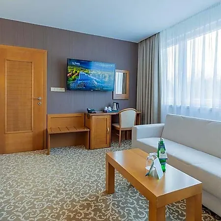 Kontakt Wellness Hotell 4*