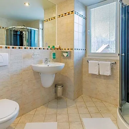 Kontakt Wellness Hotell 4*
