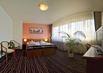 מלון Kontakt Wellness טטרנסקה לומניקה