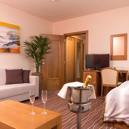 Hotel Kontakt Wellness Tatranska Lomnica